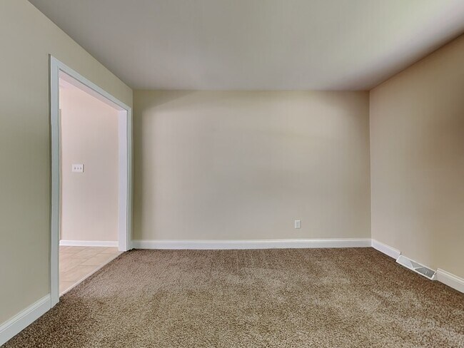 Building Photo - HALF OFF RENT! Beautiful Home Brick Ranch