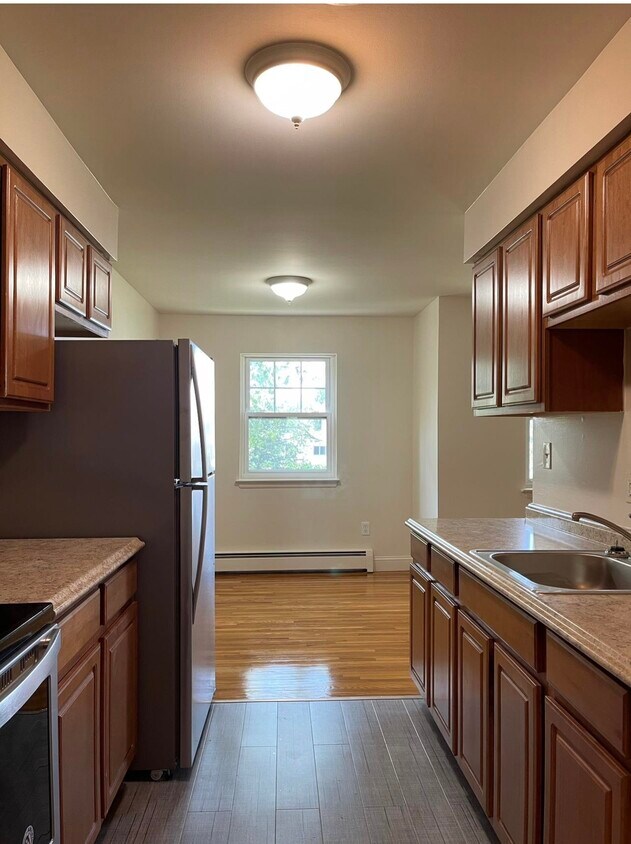 Foto del edificio - 220 Meadow Ln