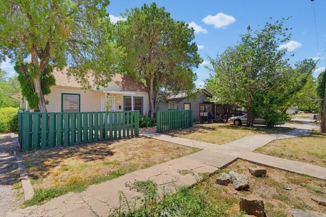 Building Photo - 2717 S 11th St