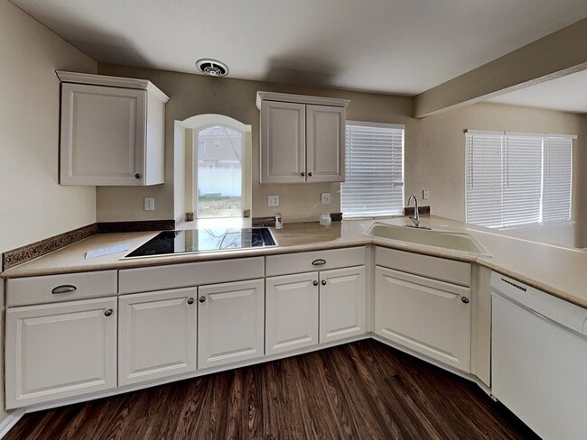 Building Photo - 5545 Cathay Ct