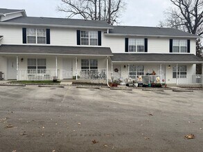 Building Photo - 5606 Boxwood Garden Way