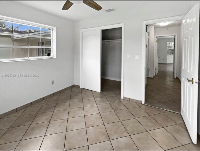 Foto del edificio - 10001 SW 99th Ave