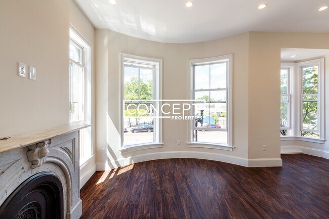 Building Photo - 1898 Washington St