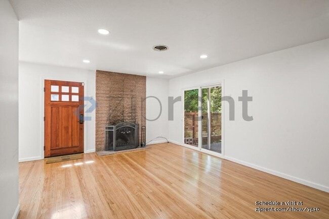 Building Photo - 1296 Albina Ave