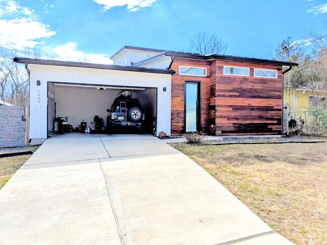 Building Photo - 1403 S Redondo Dr