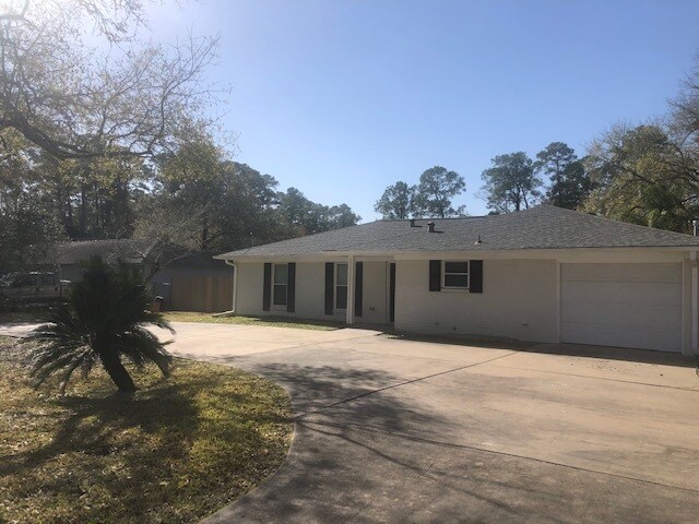 Building Photo - 3310 Oak Dr