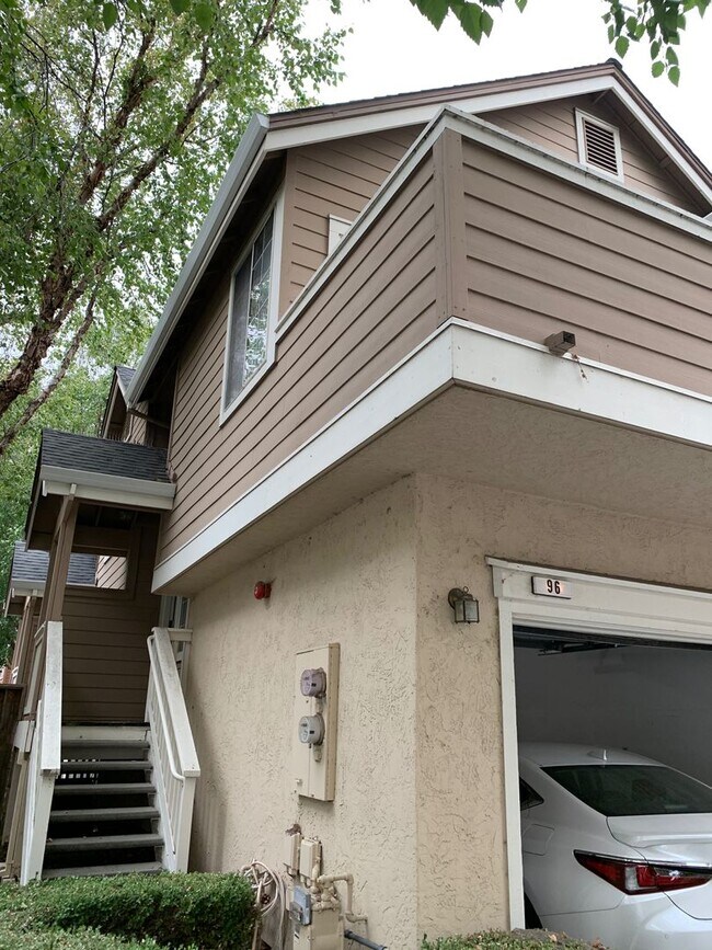 Building Photo - Townhouse near TRAVIS AFB