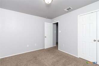 Building Photo - 6601 Clear Brook Dr