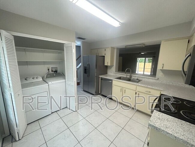 Foto del edificio - 4435 Brook Hollow Cir