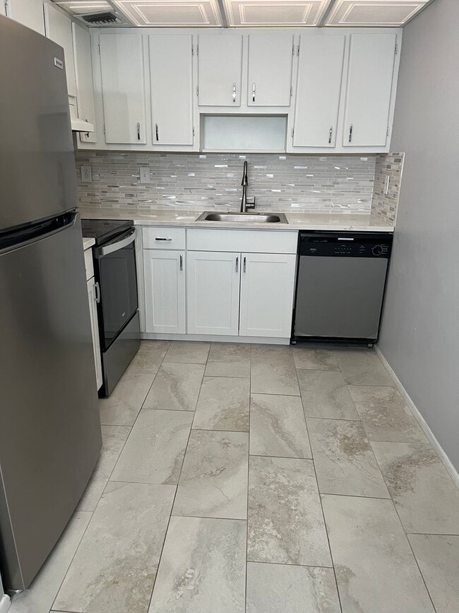 Foto del edificio - 3300 Fox Chase Cir