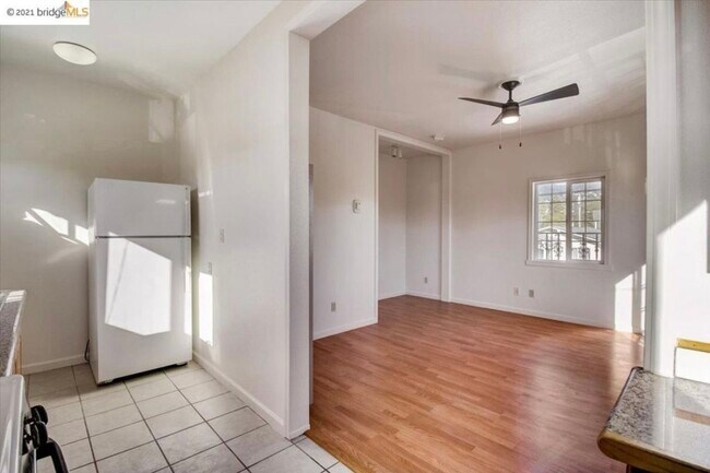 Building Photo - 3739 Suter St