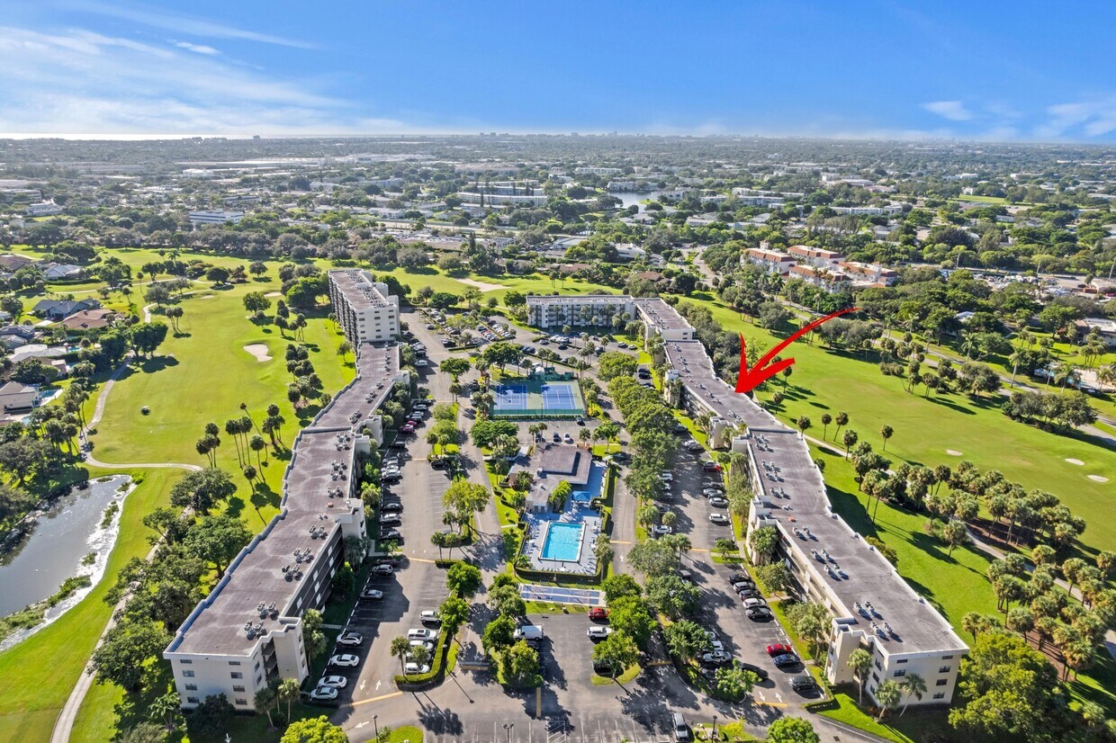 Foto principal - 2450 Deer Creek Country Club Blvd