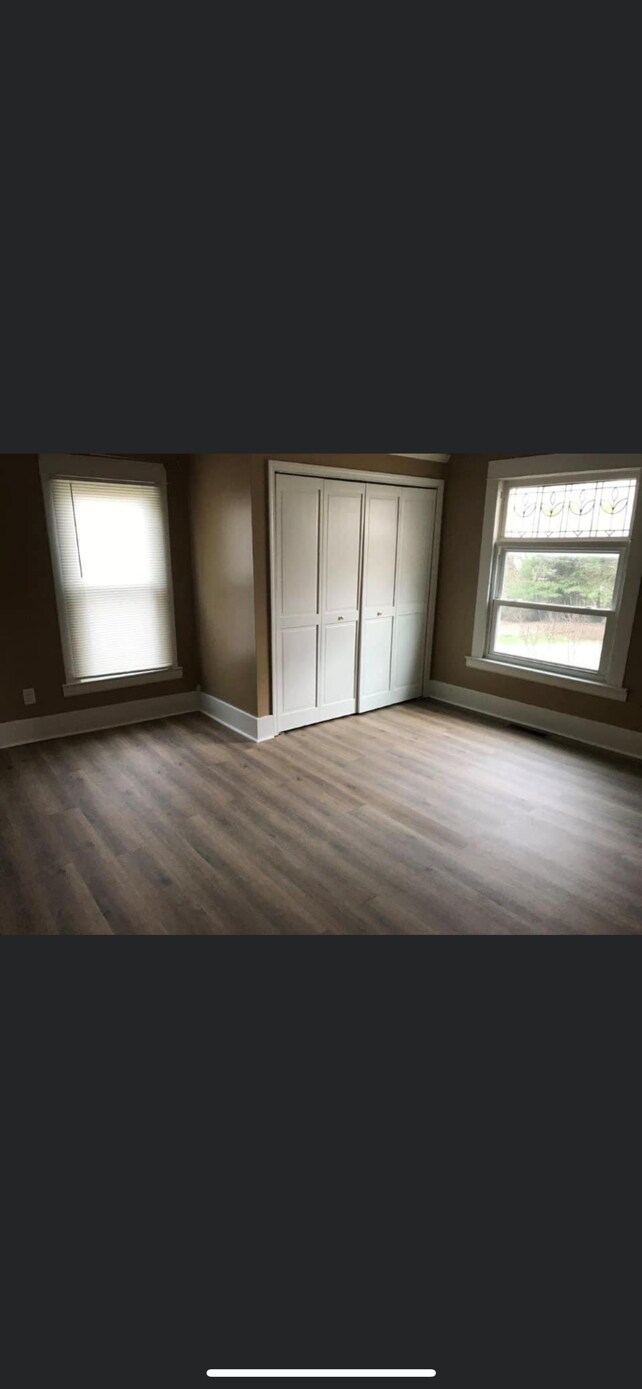 Foto del edificio - 301 N Maple St