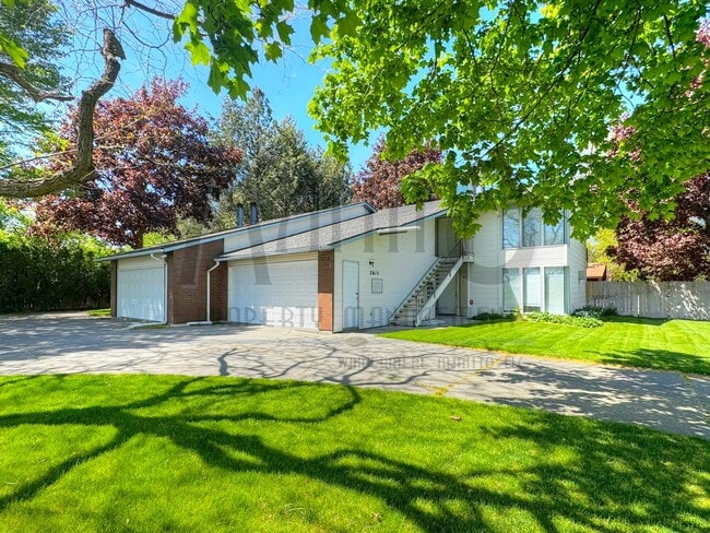 Building Photo - Ideally Located South Hill Unit