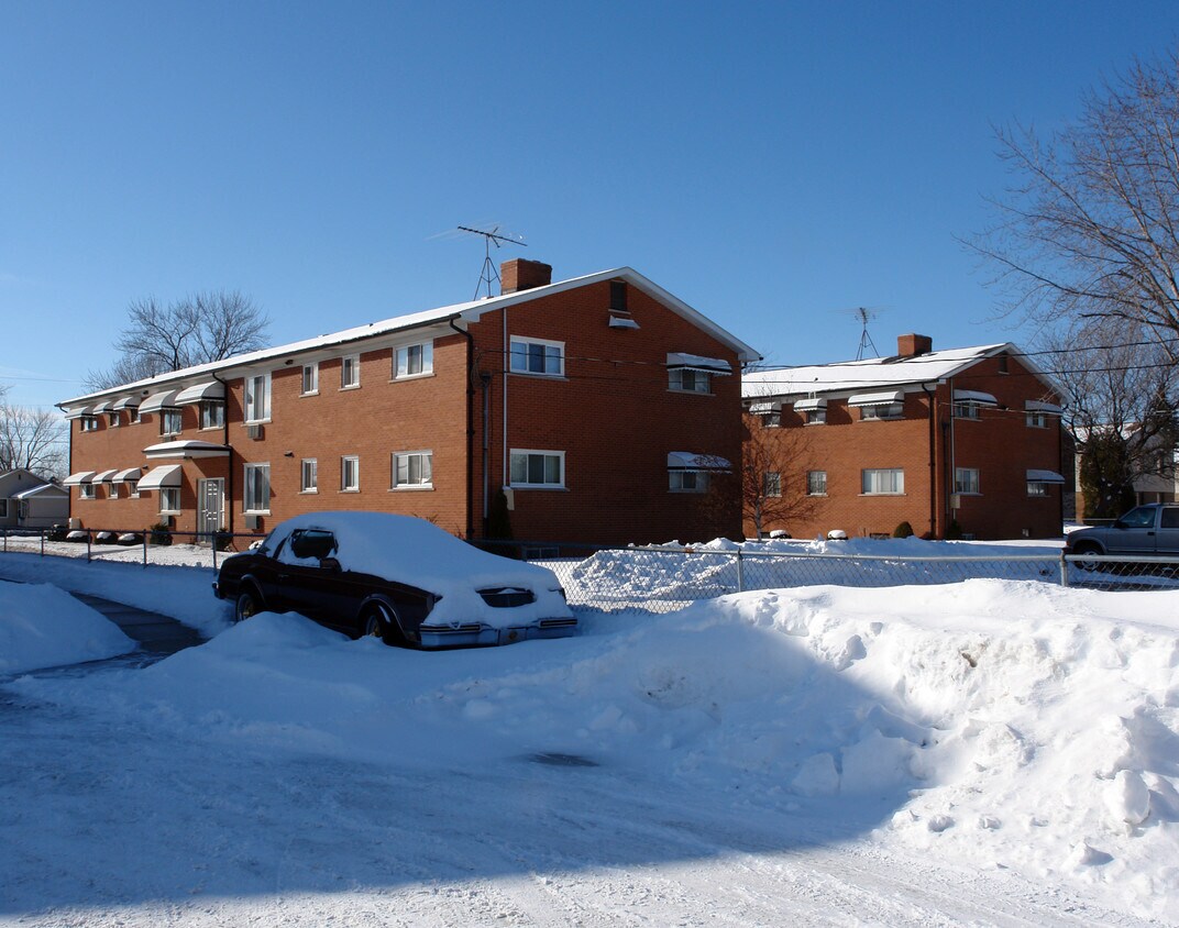 Foto del edificio - 16461-16471 E 10 Mile Rd