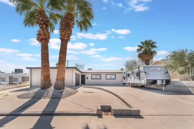 Building Photo - 3101 Kings Way