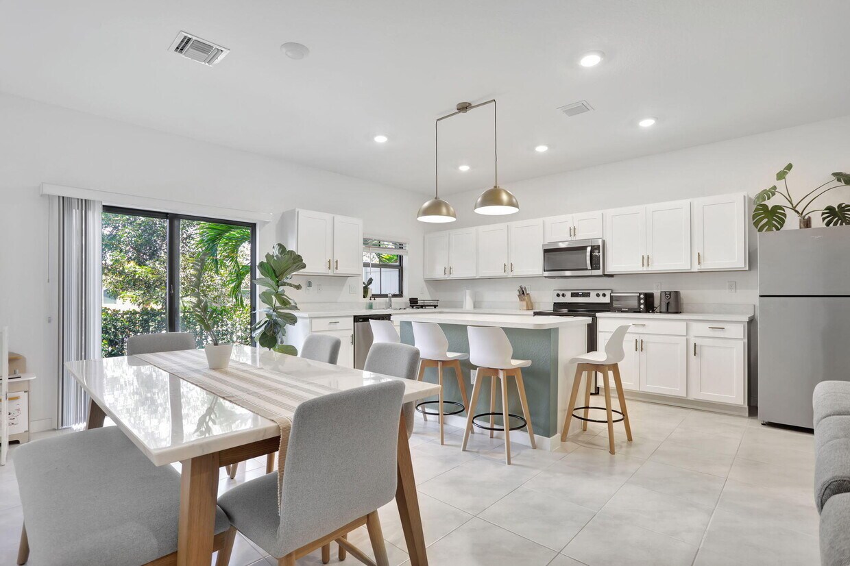 Foto principal - 877 NW 3rd Way