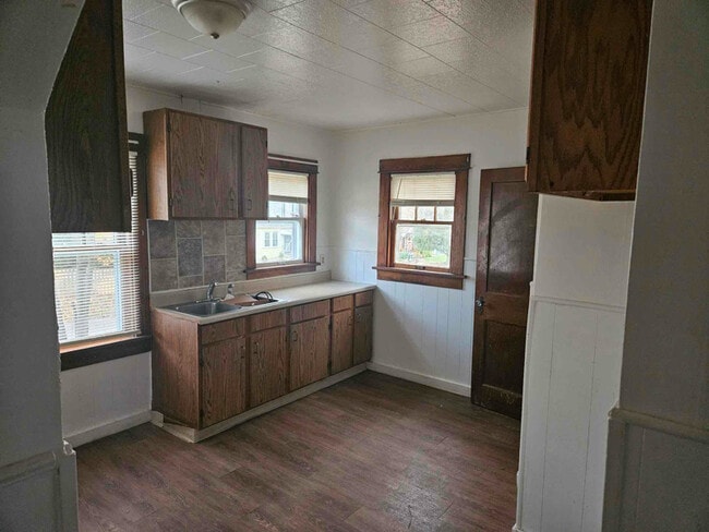 Building Photo - 1600 Hearthstone Dr