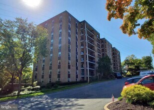 Building Photo - 1375 Pershing Blvd