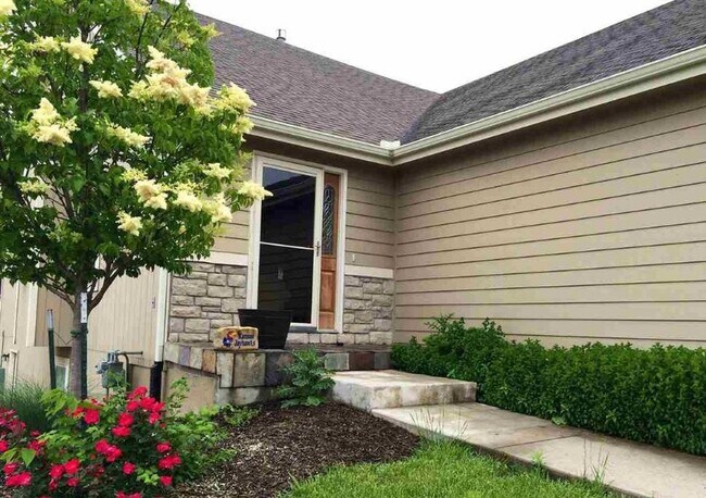 Building Photo - 804 N Field Stone Dr