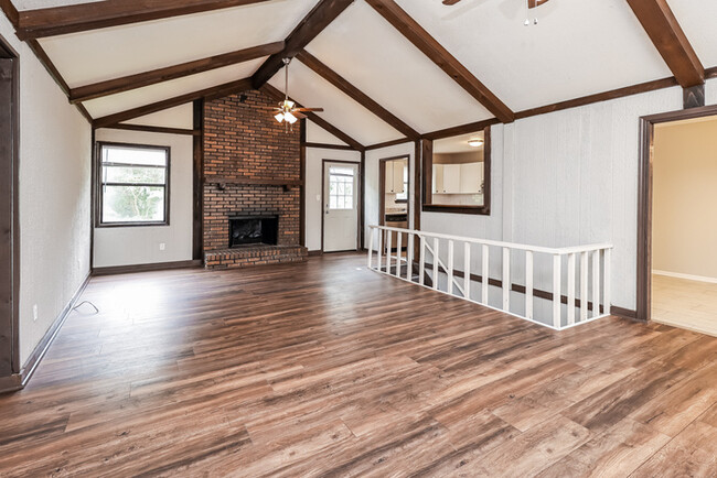 Building Photo - This Rustic Pinson Home is a Beauty!