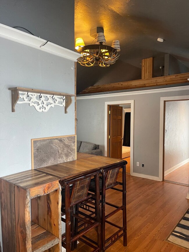 Building Photo - Country Cottage for Lease on 1.42 Acres