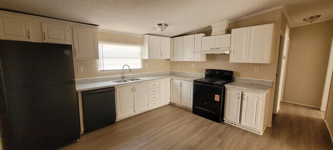 Building Photo - 724 Creek Ridge Rd