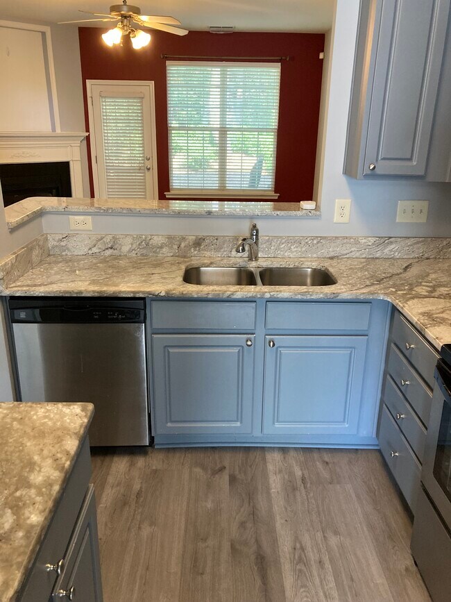 Building Photo - 8300 City Loft Ct