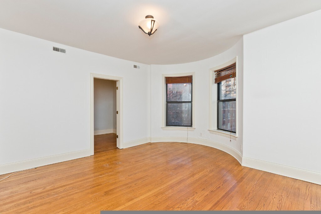 4348 N. Kenmore, Unit 3N, Chicago, IL 60613 - 4358 N Kenmore Ave