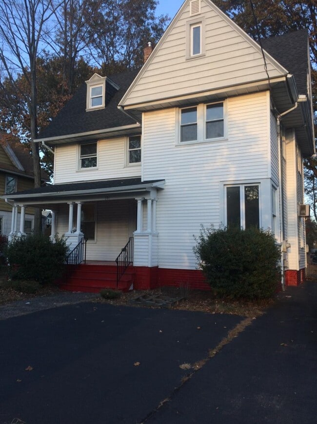 Building Photo - 591 Washington Ave