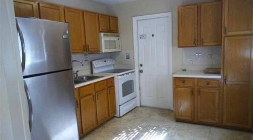 Building Photo - 3870 SW 60th Ter