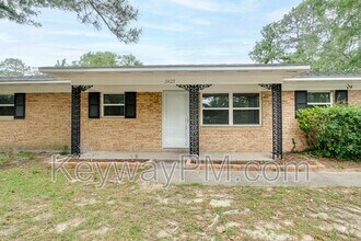 Building Photo - 2425 Birdie Dr