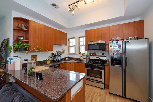Foto del edificio - 5711 N Kimball Ave