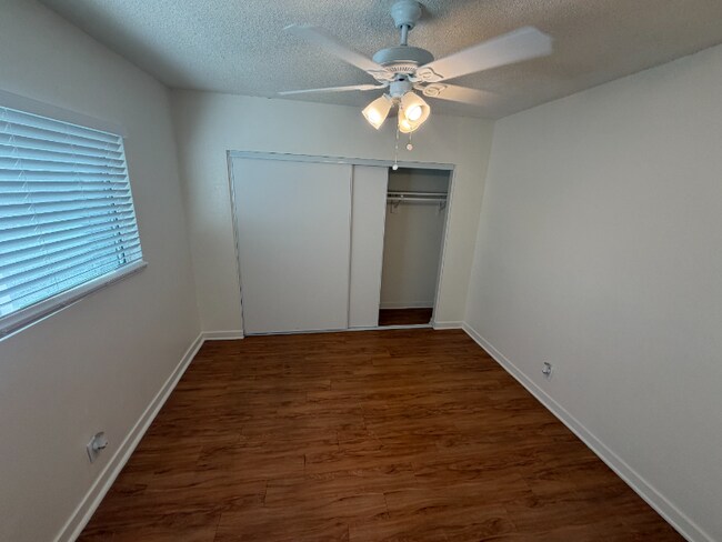 Foto del edificio - 9320 Elm Vista Dr