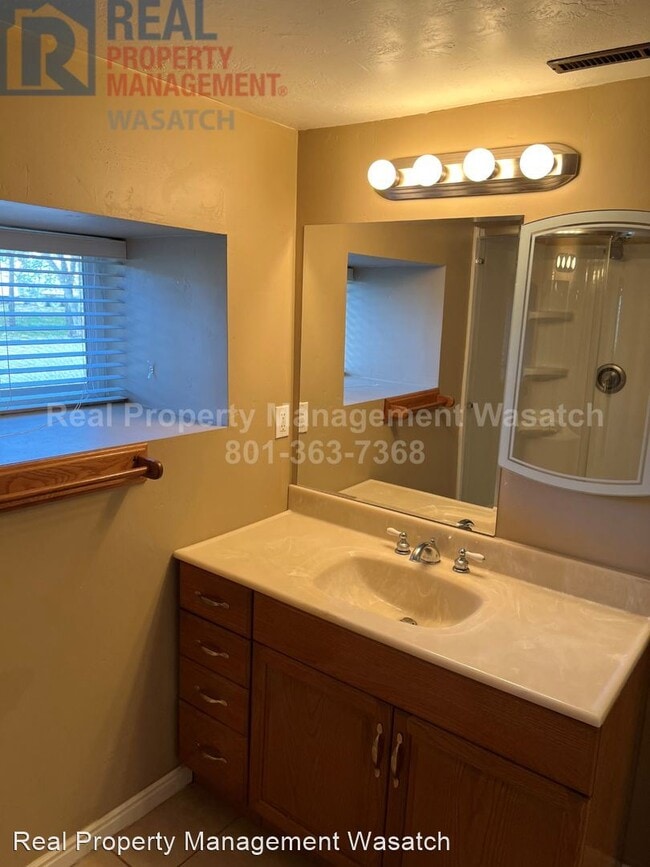 Building Photo - 2 br, 1 bath House - 695 S Main St Basement