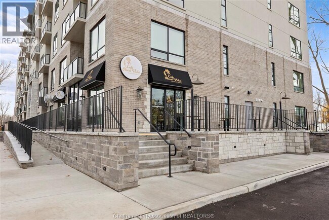 Photo du bâtiment - 364 Grand Ave E