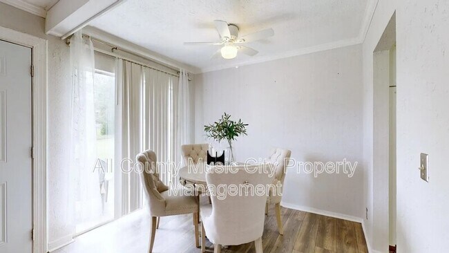 Foto del edificio - 810 Bellevue Rd
