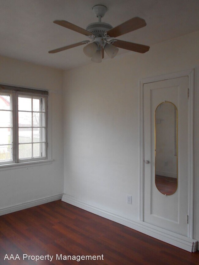 Building Photo - 2 br, 1 bath House - 3005 W. Hazel St