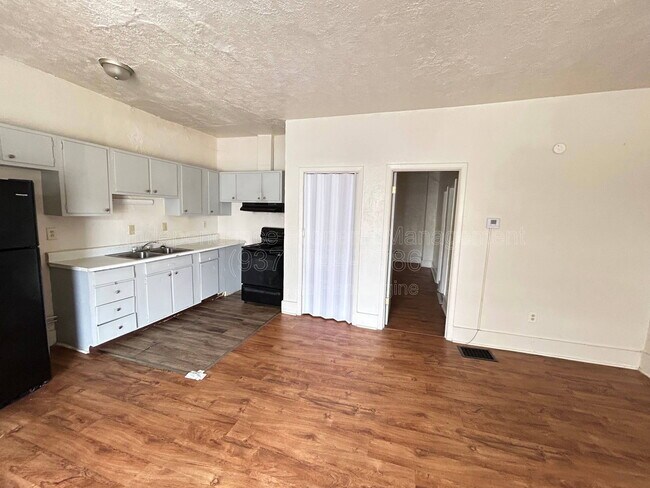 Foto del edificio - 4702 Bryant Ave