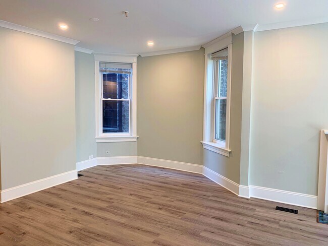 Foto del edificio - 3833 N Wayne Ave