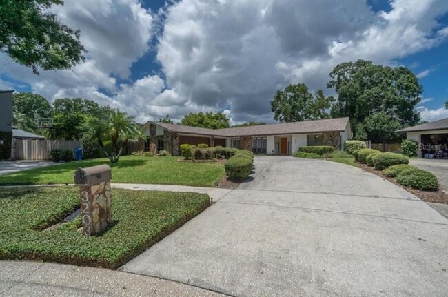 Building Photo - 3203 Stoneybrook Ln