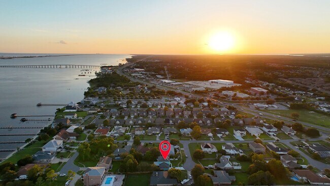 Building Photo - Stunning Home w/access to Santa Rosa Sound Available Now