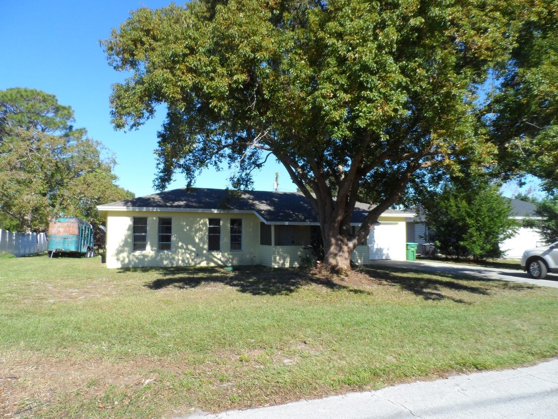 Foto principal - JUST LISTED 3 BEDROOM 2 BATH HOME - FOR MO...