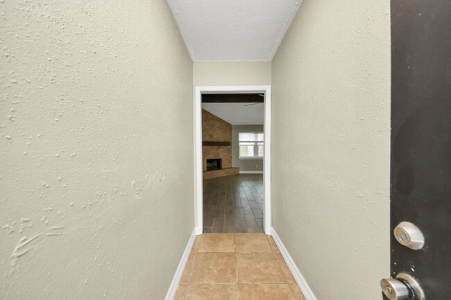 Building Photo - 1104 N Heron Dr