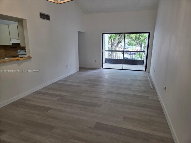 Foto del edificio - 9433 Fontainebleau Blvd