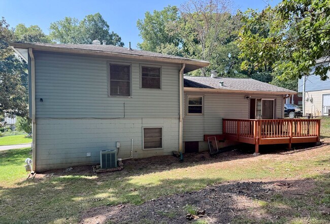 Building Photo - 430 Windsor Dr