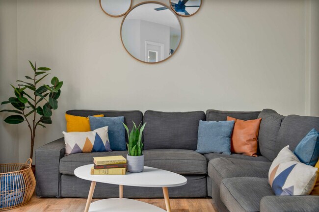 Building Photo - 740 Brunello Dr