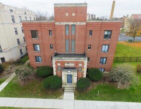 Building Photo - 425 W Bancroft St