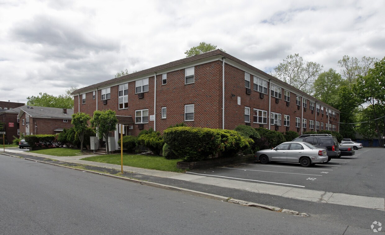 2737 Smith Street Apartments in Irvington, NJ