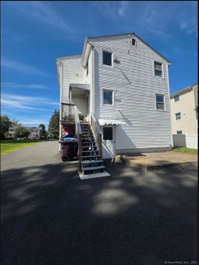 Building Photo - 985 Slater Rd